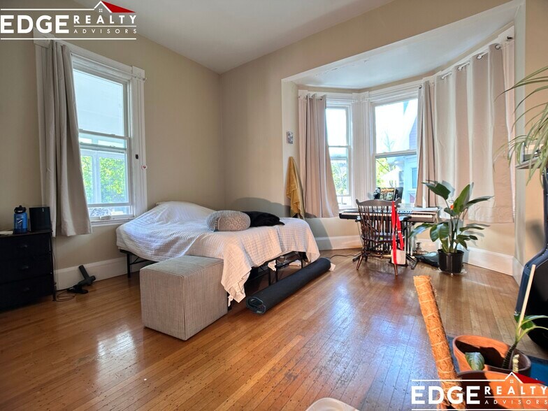 Building Photo - 24 Murdock St