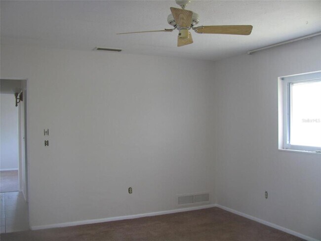 Building Photo - 3041 Tyrone Ln