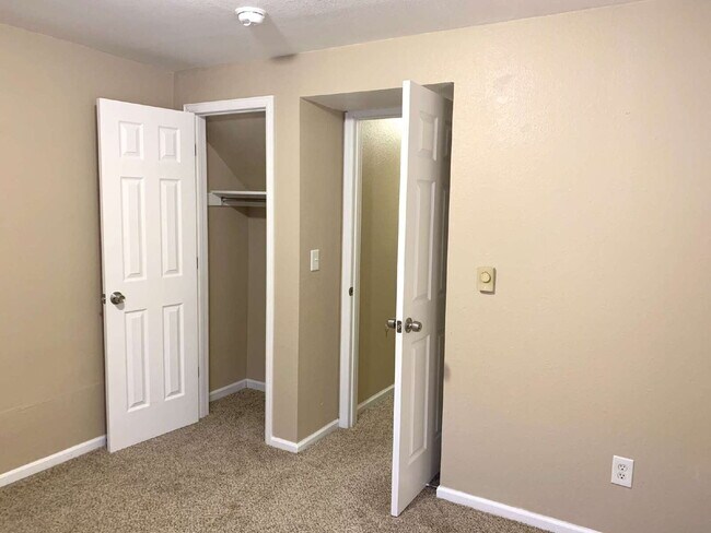 Building Photo - "Spacious 4-Bedroom Haven with 2 Full Baths in Prime Fort Collins Location!"