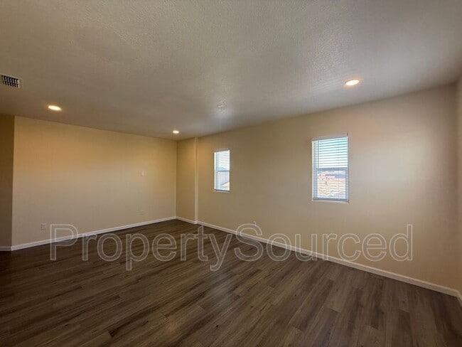 Building Photo - 1633 Sparrowhawk St