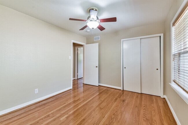 Building Photo - 5231 Willowbend Blvd