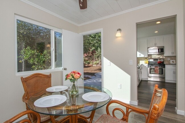 Building Photo - 1643 Peacock Blvd