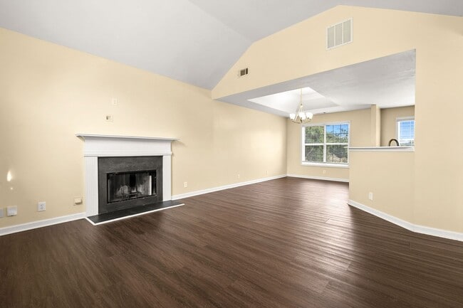 Building Photo - Charming Flowery Branch Home!