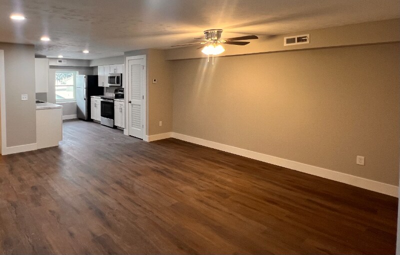 Building Photo - 110 Main St