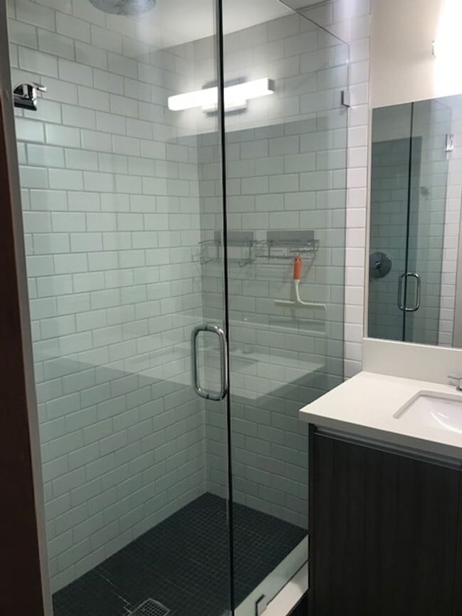 Building Photo - 402 S Clementine St