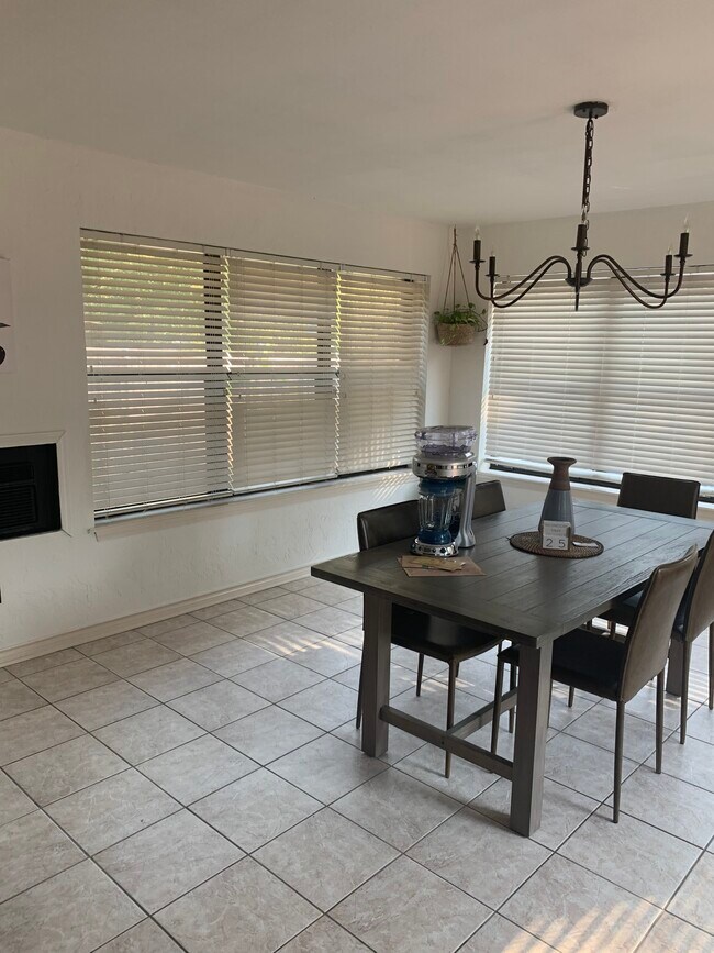 Building Photo - 115 Pearson Ln