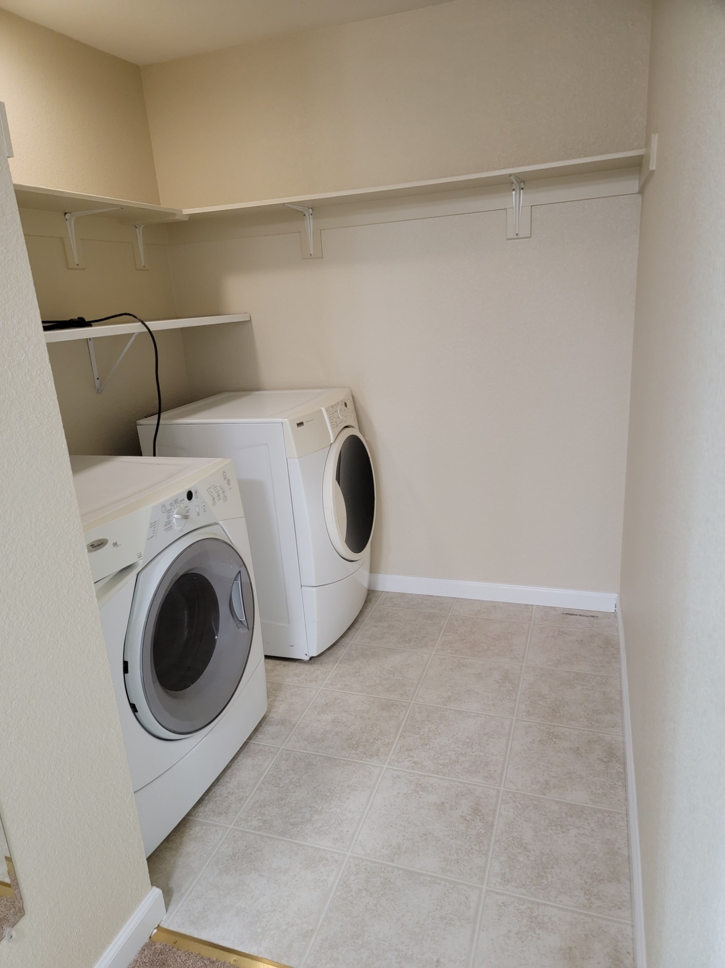 Complimentary washer/dryer - 737 Vaquero Dr