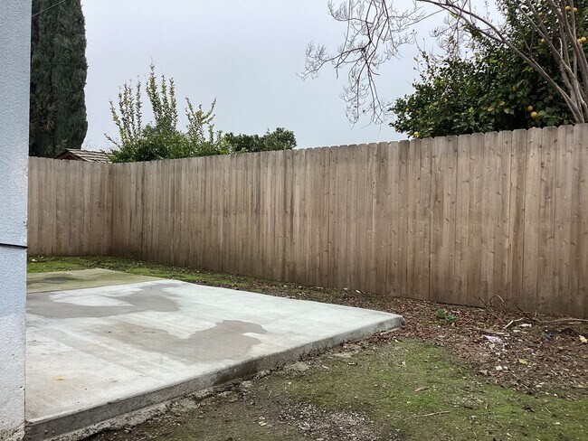 Building Photo - 1414 W Vassar Ave