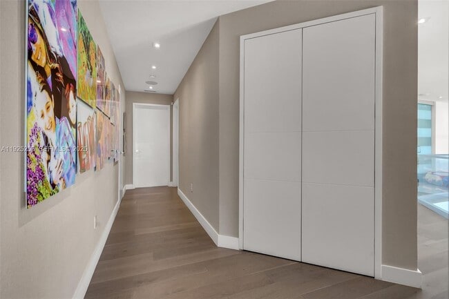 Building Photo - 420 Island Dr