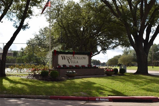 Building Photo - 13897 Hollowgreen Dr