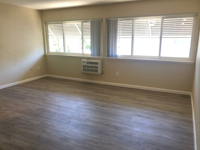 Primary Photo - Campus Manor