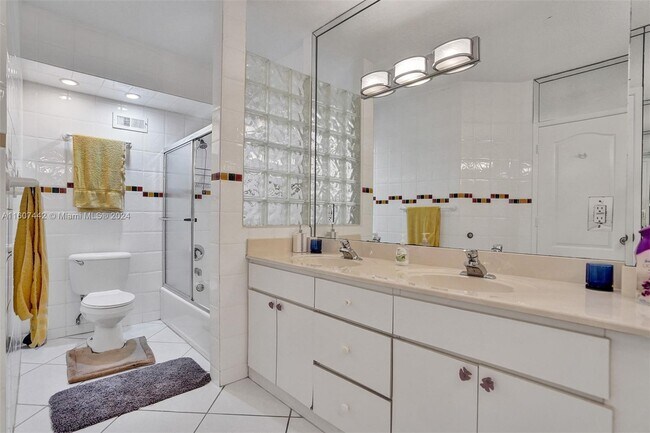 Building Photo - 3725 S Ocean Dr