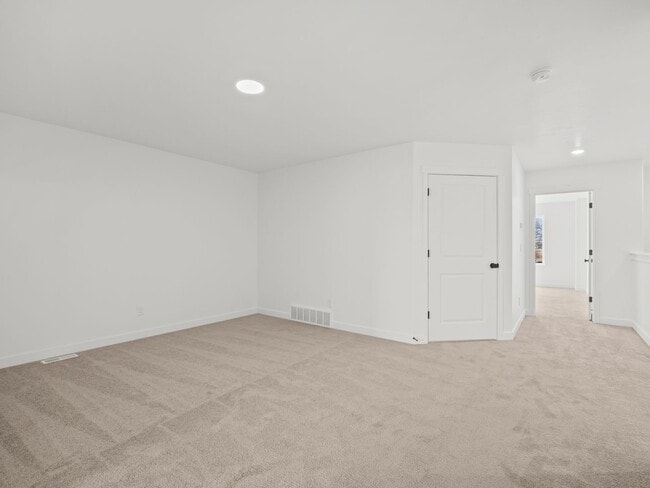 Building Photo - Beautiful 3-bedroom, 2.5-bath townhome