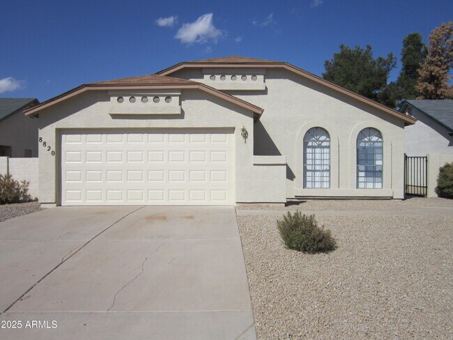 Primary Photo - 8820 W Greenbrian Dr