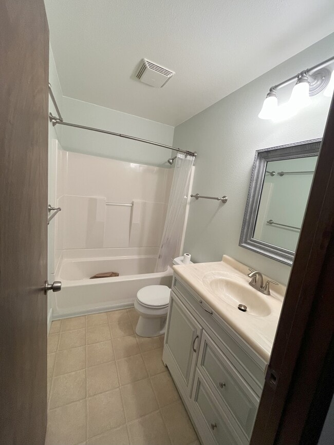 Bathroom - 3752 SE 36th Place