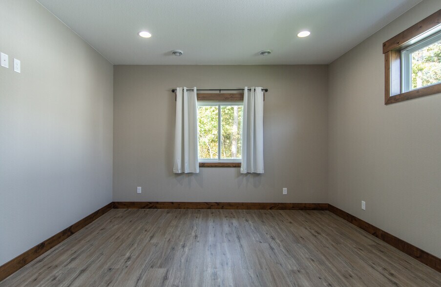 Building Photo - 11587 Forestview Dr