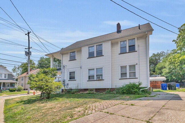 Building Photo - 4270 Valley Rd