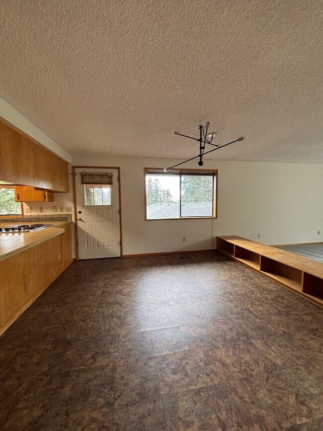 Building Photo - Perfect Home for Entertaining in Newberg - Showings Start 4/20/26