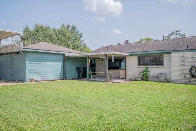 Building Photo - 9202 Benning Dr