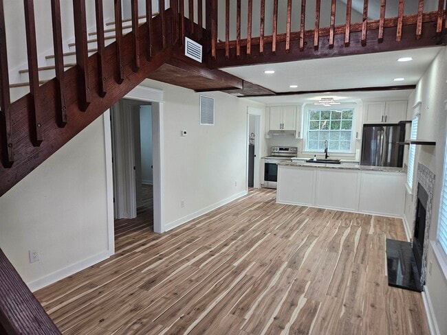 Building Photo - 5950 Blountstown Hwy