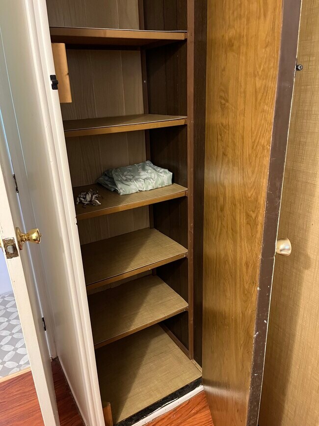 Building Photo - 9441 Teak St