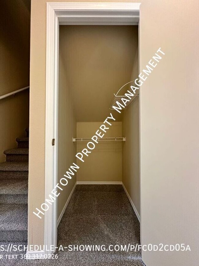 Building Photo - 807 Nicholas Ln SE