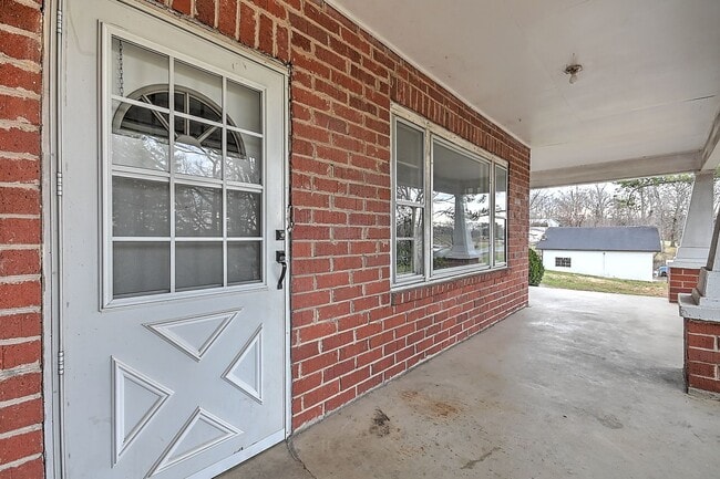 Building Photo - 6456 Blue Springs Pkwy