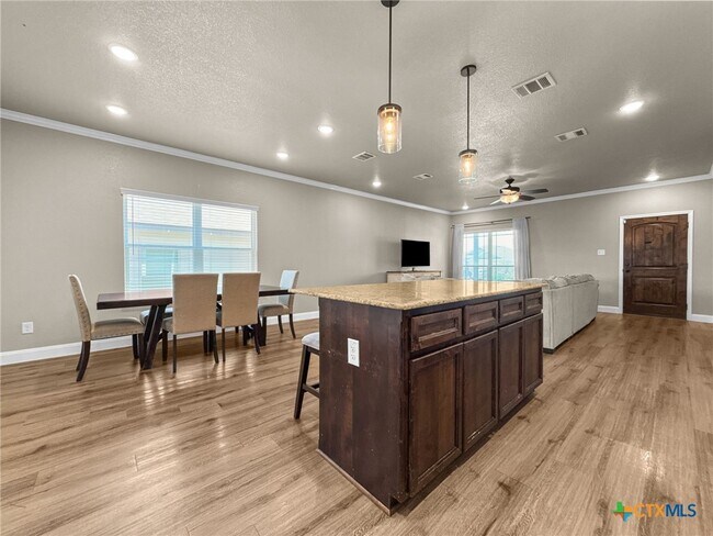 Building Photo - 1606 Black Kettle Trl