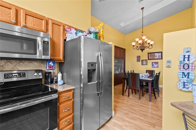 Building Photo - 7464 Pinewalk Dr S