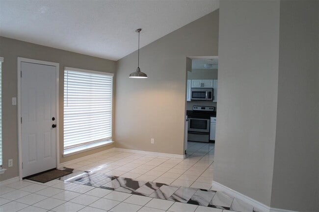 Building Photo - 7115 Tara Blue Ridge Dr