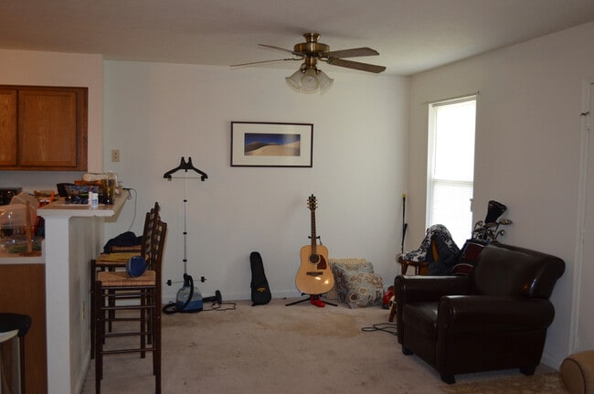 Building Photo - Charming 2-Bedroom Duplex in Prime Harrisonburg Location!