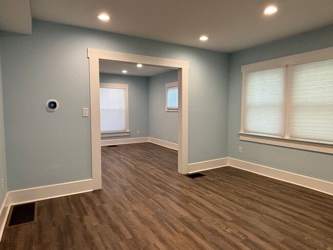 Building Photo - 2 Bed, 2.5 Bath – Second-Story Laundry & Walkable Park Location