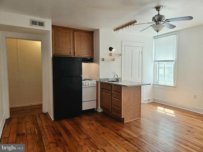 Building Photo - 448 N Loudoun St
