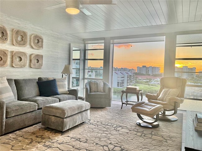 Building Photo - 7400 Sun Island Dr S
