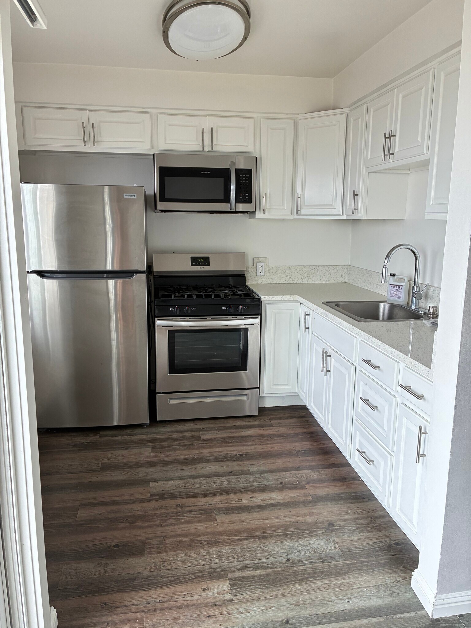 Building Photo - 804 Esplanade