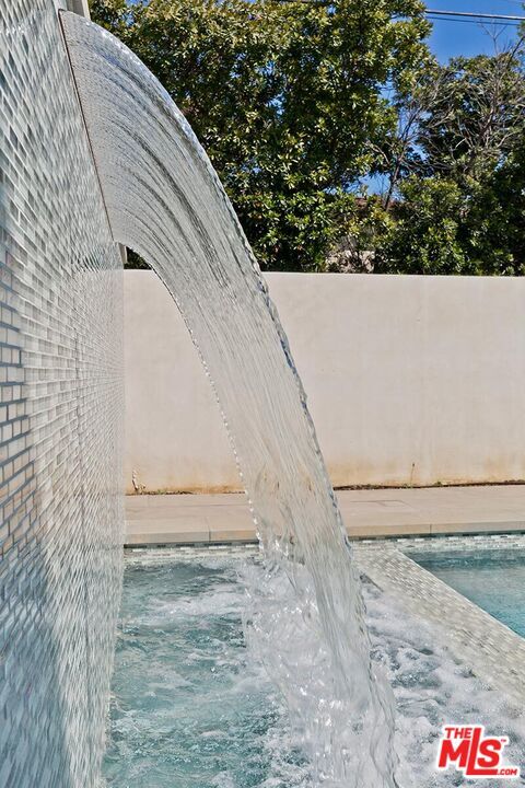 Building Photo - 312 S Palm Dr