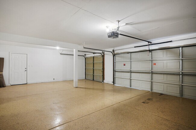 Building Photo - 9001 Feather River Ct