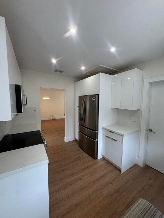 Building Photo - 725 NE 160th Terrace