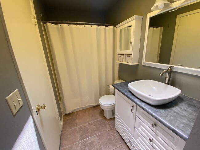 Building Photo - Beautiful 3 Bed 2 Bath in the Northwest!!!