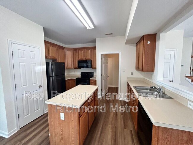 Building Photo - 402 Wilmer Ave