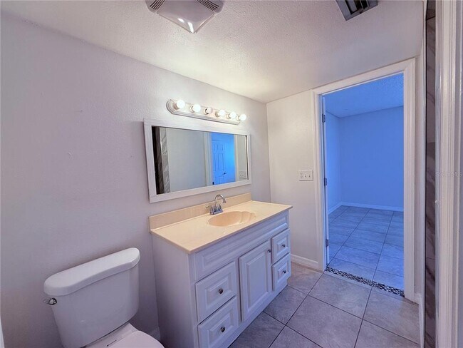 Building Photo - 6332 Newtown Cir