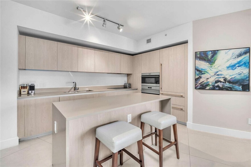 Building Photo - 4111 S Ocean Dr