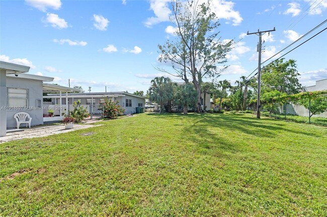 Building Photo - 1125 NE 5th Ave