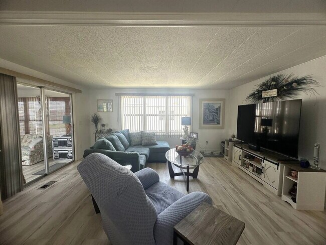 Building Photo - "Charming 2-Bed, 2-Bath Retreat in Nokomis!"