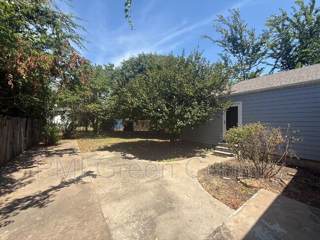Building Photo - 2811 E 1st Pl
