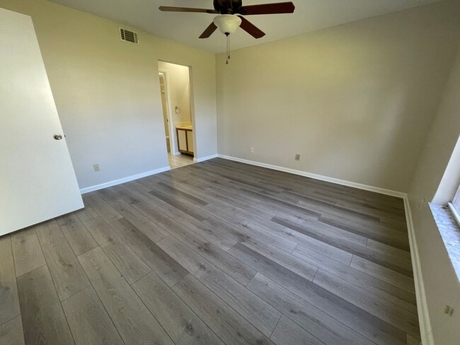 Building Photo - ANNUAL RENTAL - 2 BED / 2 BATH AT CANTERBURY VILLAGE