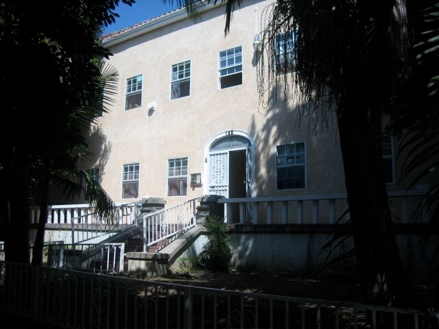 Building Photo - 158 S Berendo St
