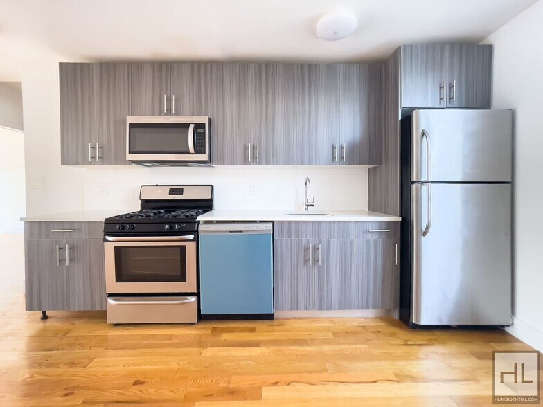 Building Photo - Spacious Bushwick 2 Bed 1-Bath / Great Loc...