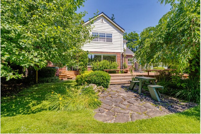 Building Photo - 616 SE Andover Pl