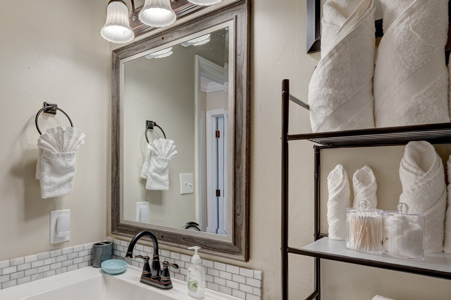 Building Photo - 2225 Summit St